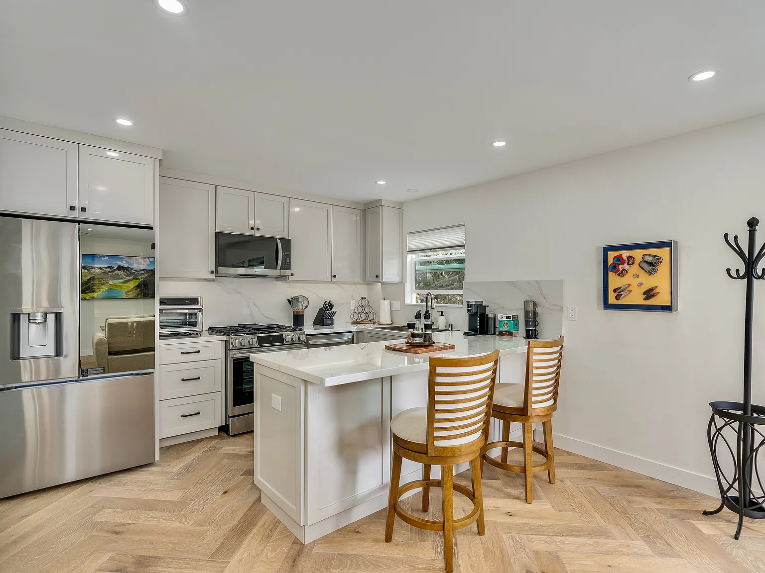 1 bed, 567 sqft, $3,190 — Photo 4