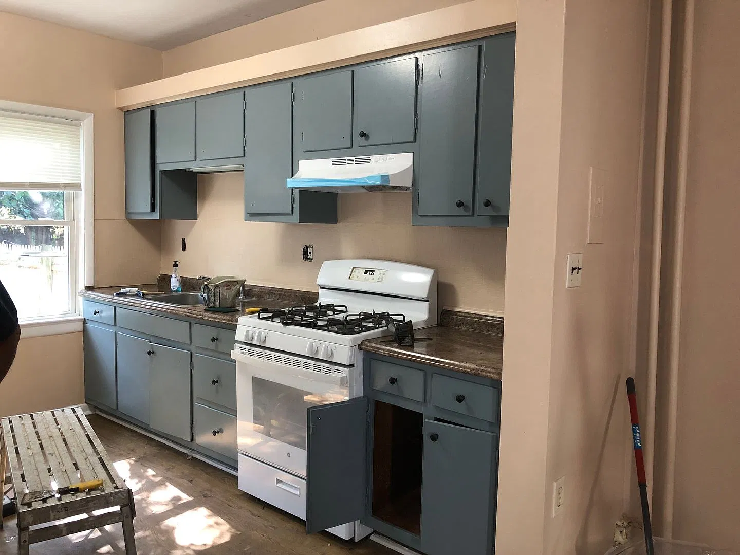 Great Home!! Updates in Progress! Spacious Living Area! Back Yard! Washer/Dryer Hook-Ups! — Photo 3
