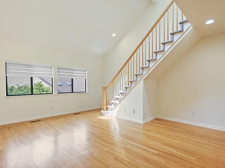 2435 Bedford St #21 — Photo 1