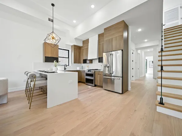 59 Waverly Street image 4 of 28