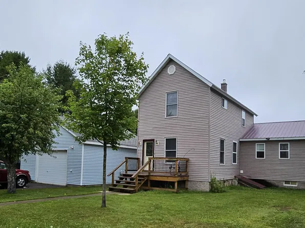 976 Main St, Lake Linden, MI 49945