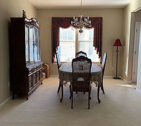 5th image of 281 Lexington Cir