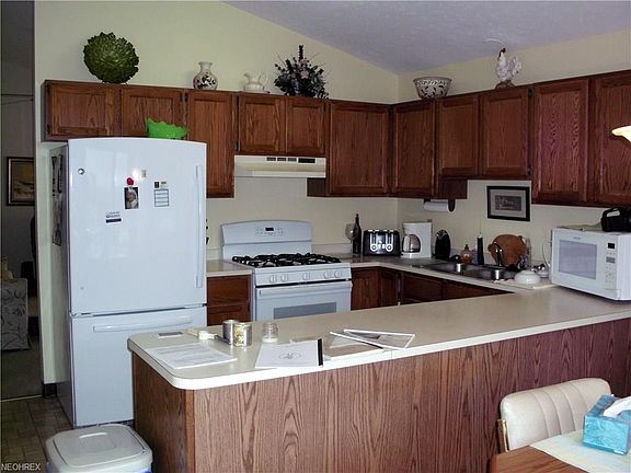 2nd image of 8471 Westport Dr #5