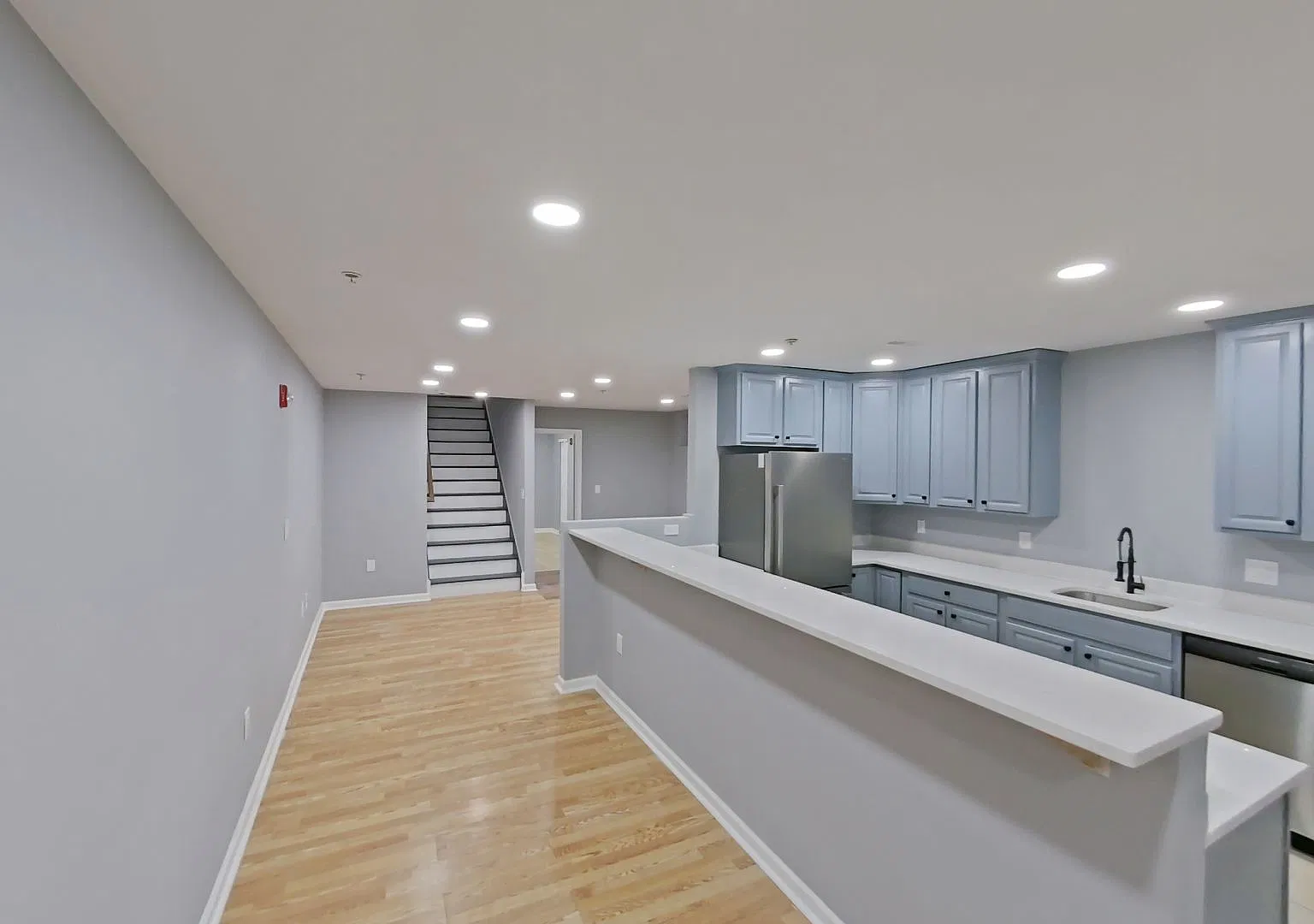 1831 W Diamond St — Photo 3