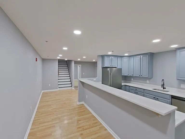 1831 W Diamond St — Photo 3