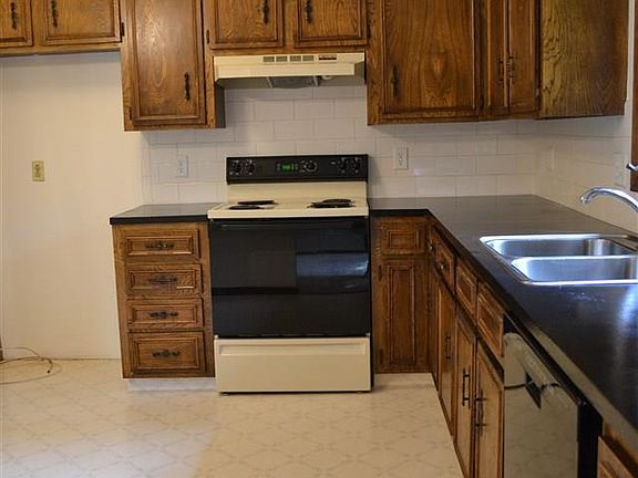 4th image of 1219 Victoria Dr
