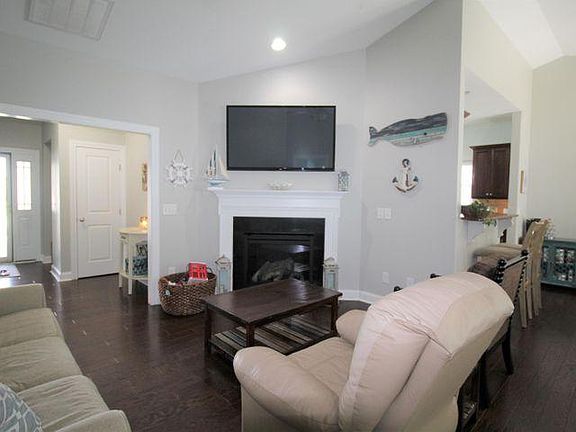 2nd image of 4124 Hillard Ln