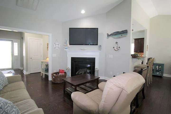 Building Photo - 4124 Hillard Ln