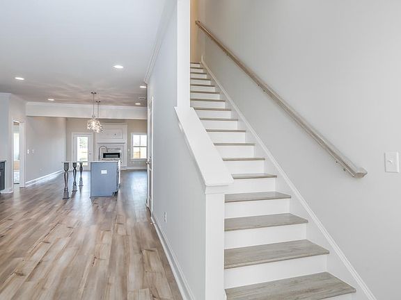 3rd image of 252 Royal Oaks Dr