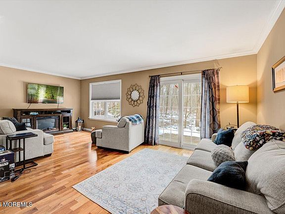 4th image of 1143 Roseberry Ct