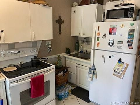 4th image of 614 N 56th Ave