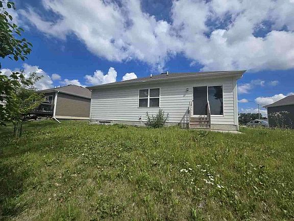 3rd image of 94 Dakota Cir