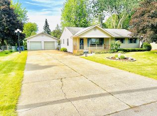 4885 Brook Dr, Saginaw, MI 48638