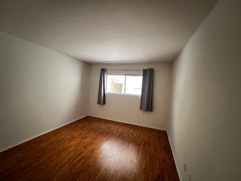 11920 Mayfield Ave #6 — Photo 3