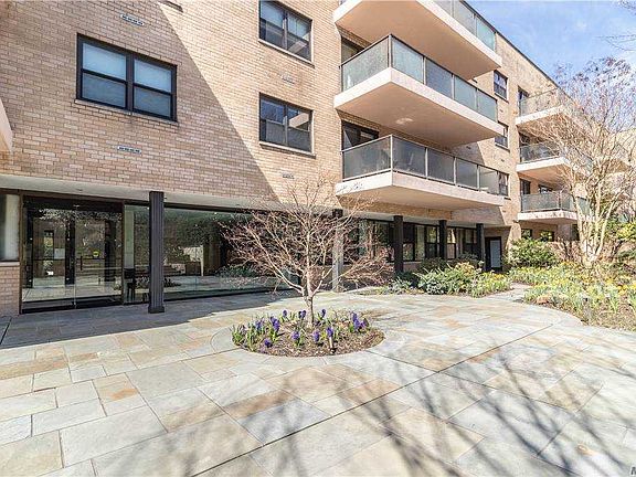 5th image of 22 Park Pl #30