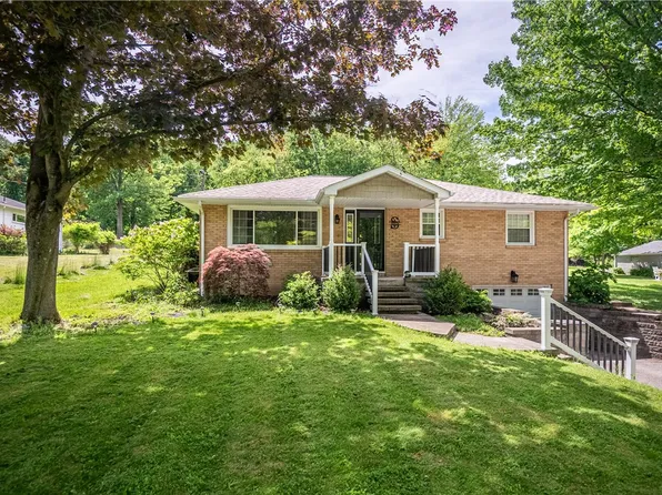 1297 Hofius Ln, Hermitage, PA 16148