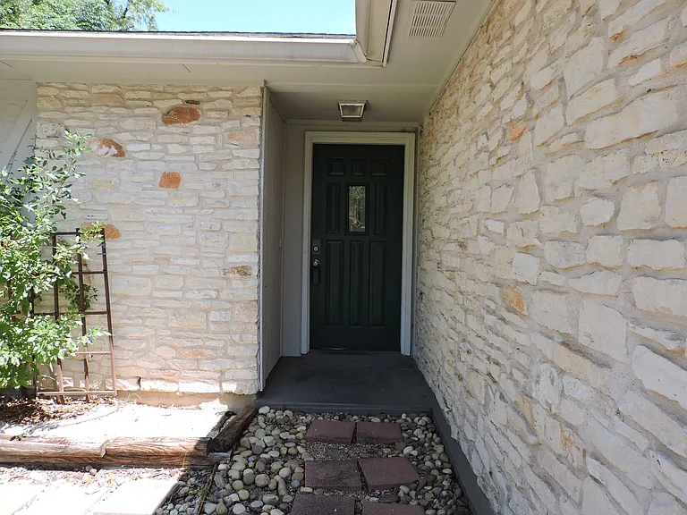 1625 Chippeway Ln — Photo 3
