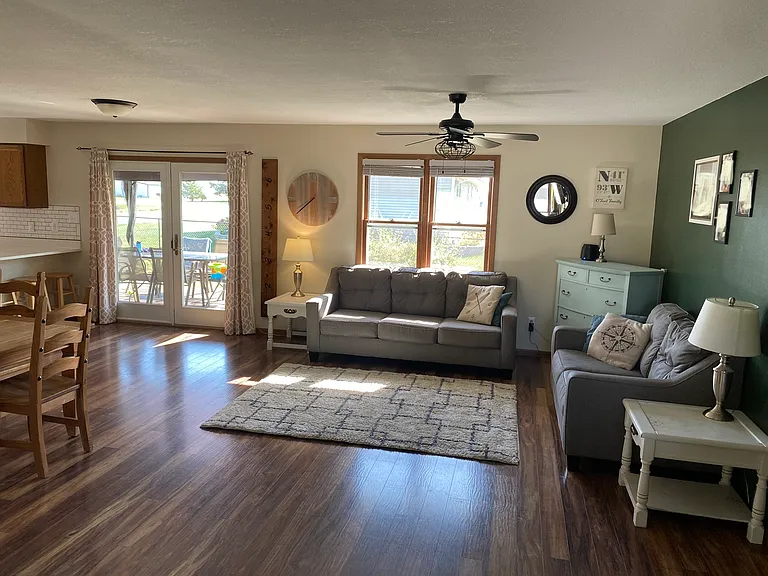 1108 E Pl — Photo 1