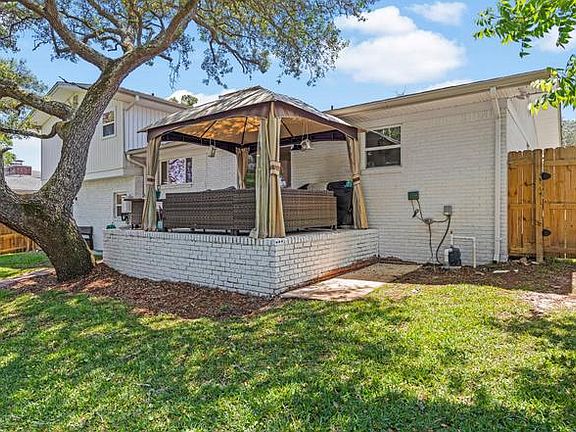3rd image of 221 Bayou Woods Dr NW