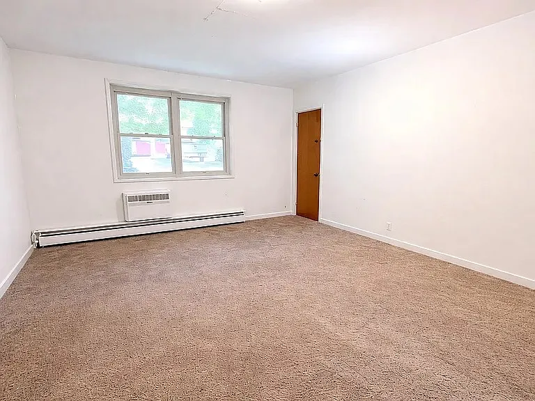 5559 Bartlett St — Photo 2