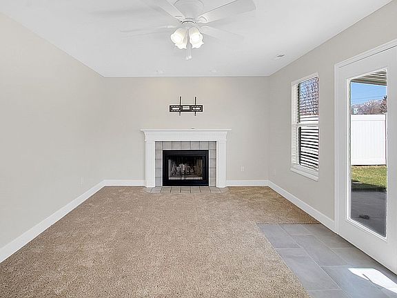 New Rear Living Carpet, Tile