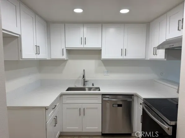 3054 Associated Rd Unit 26, Fullerton, CA 92835