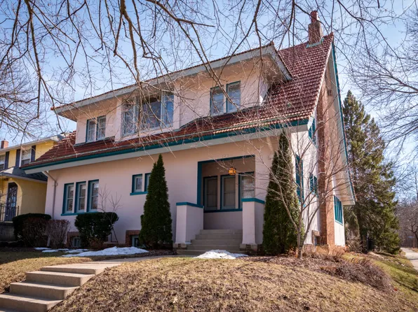 2401 E Stratford Ct, Shorewood, WI 53211