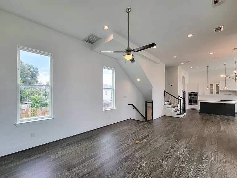 9 N Saint Charles St #B — Photo 11