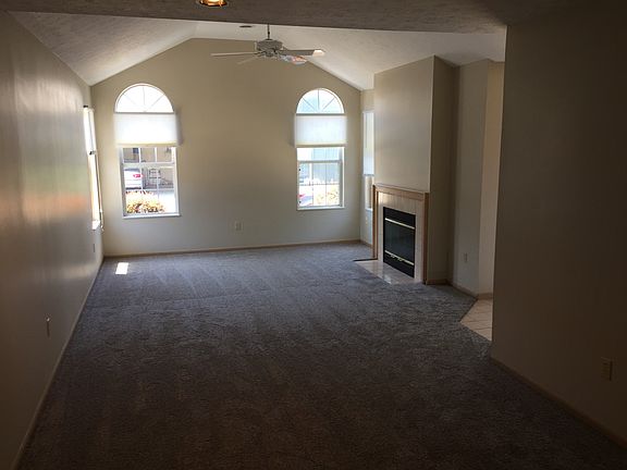 3rd image of 1077 N Jefferson St Unit B