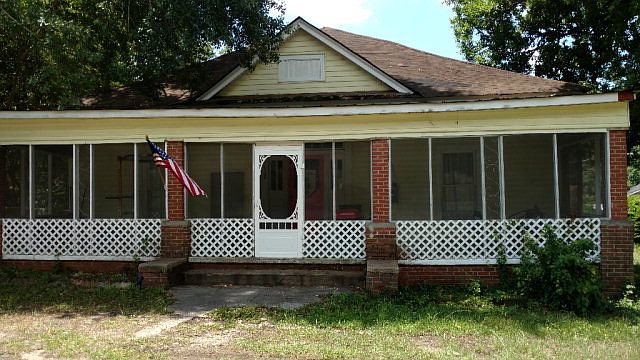 1st image of 1609 S Railroad St