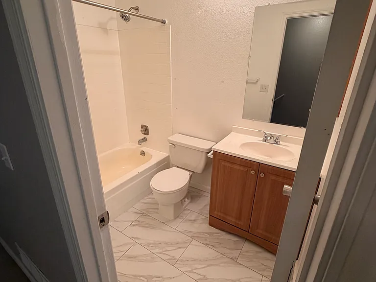 1609 S Ivory Cir #B — Photo 13