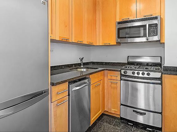 4th image of 145 4th Ave APT 15P