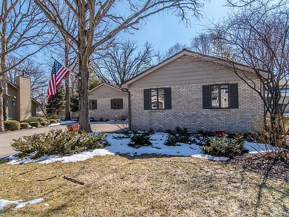 2nd image of 1019 Windsor Dr
