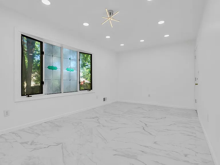2556 Woodland Rd — Photo 11