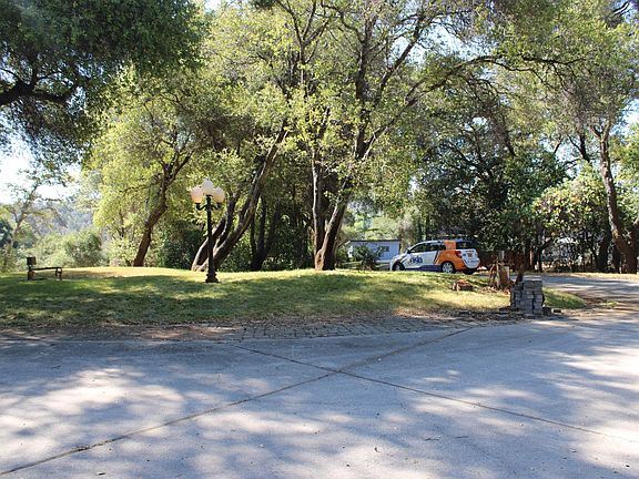 4th image of 677 Hoppe Ln