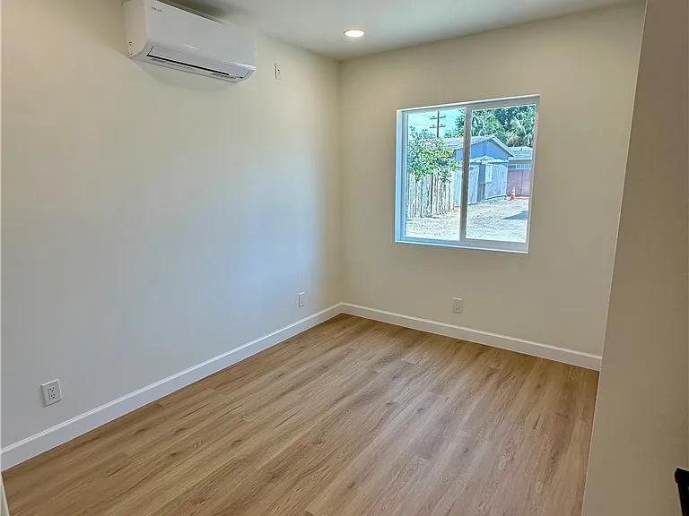 1944 W Valencia Dr — Photo 10