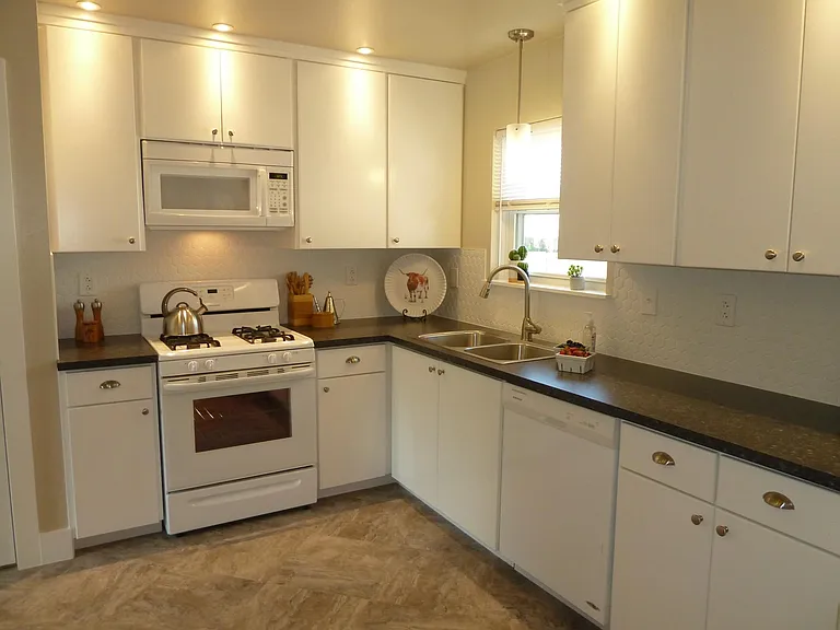 2303 Devonshire Dr — Photo 11