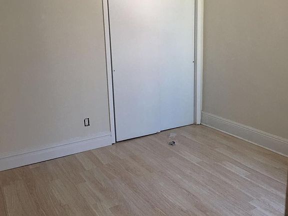 3rd image of 10831 Roosevelt Ave