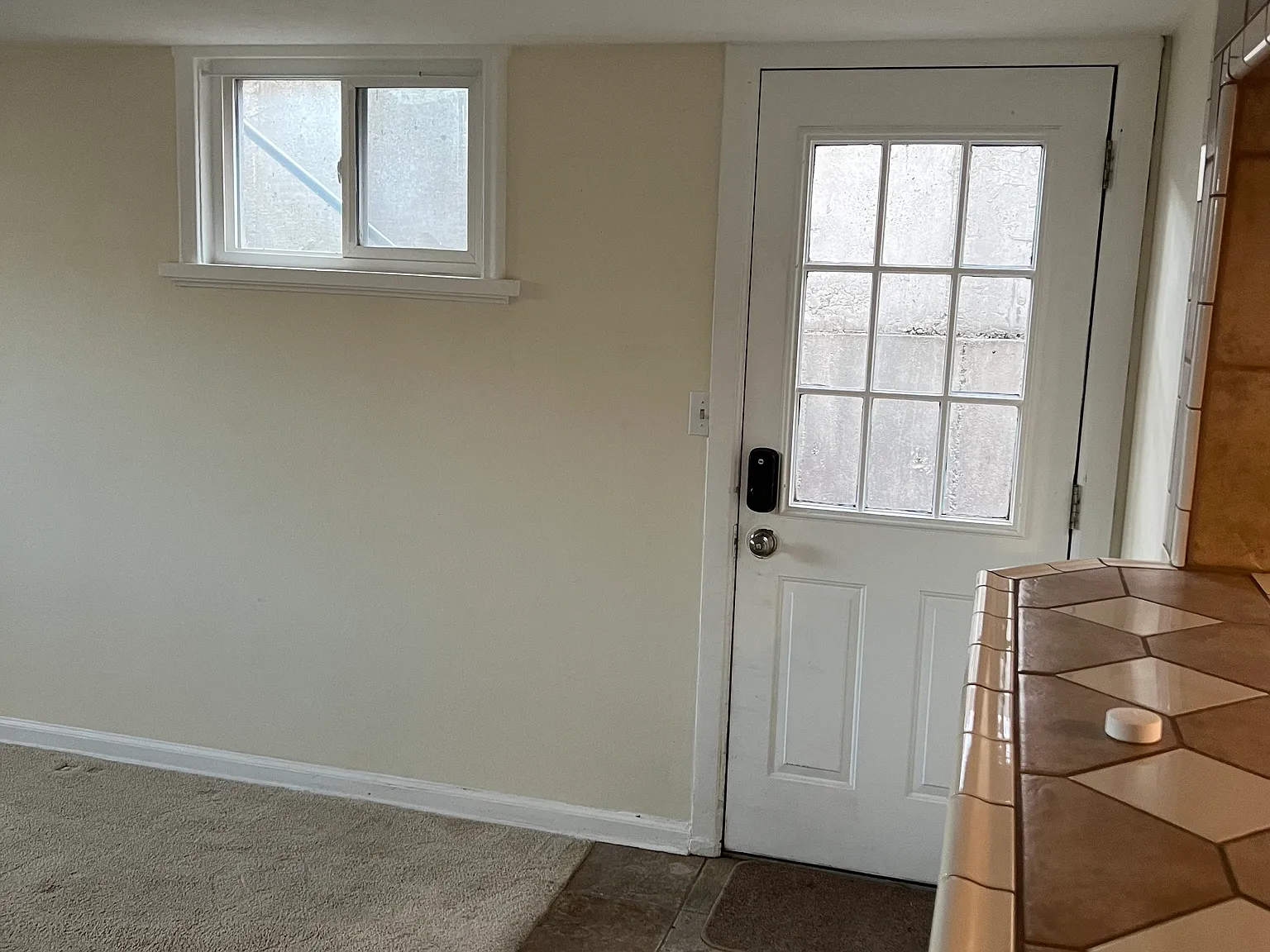 2 bed, 900 sqft, $1,400 — Photo 2