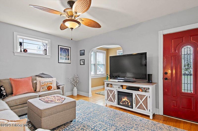 5th image of 1009 Beverly Street
