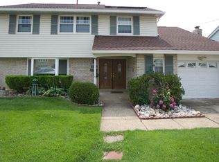 1852 Greymont St, Philadelphia, PA 19116