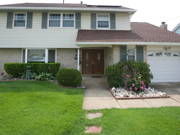 1852 Greymont St, Philadelphia, PA 19116