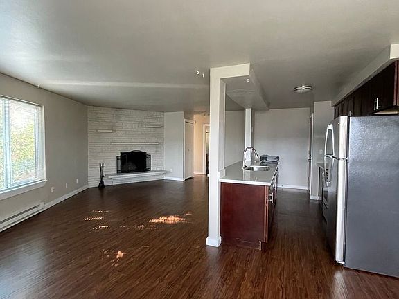 3rd image of 2517 Thorndyke Ave W #4