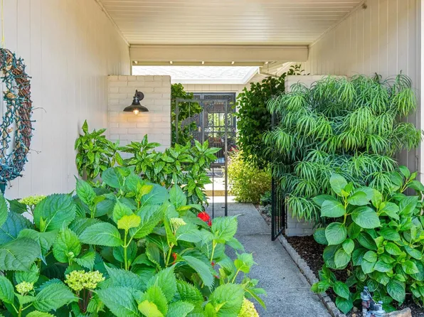 8845 Hood Mountain Circle, Santa Rosa, CA 95409