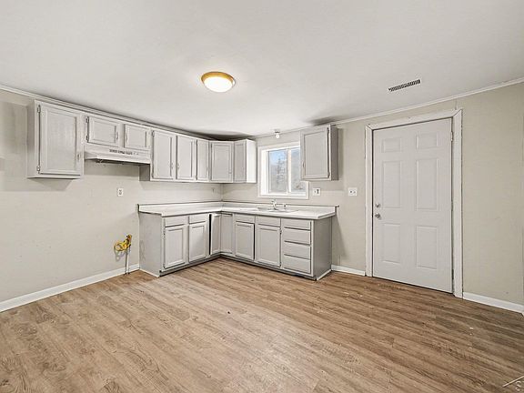 5th image of 2481 California Ave