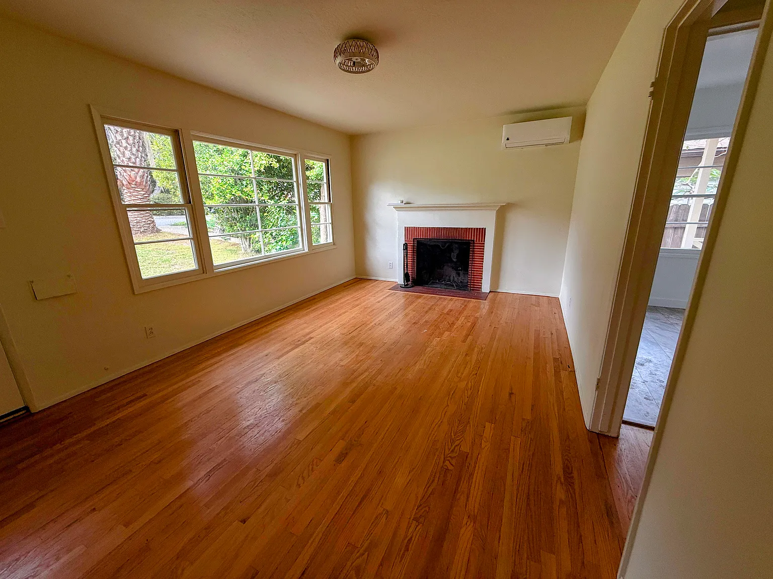 2 bed, 720 sqft, $3,395 — Photo 2