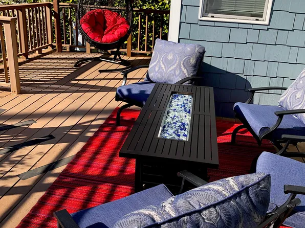 5903 41st Ave SW, Seattle, WA 98136