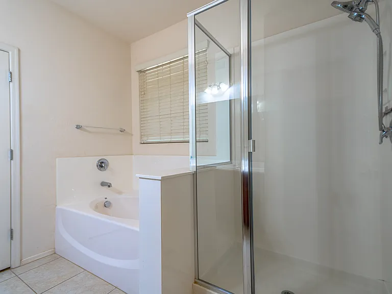 18433 W Sunnyslope Ln — Photo 17