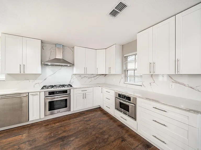 1907 Ashford Hollow Ln — Photo 14