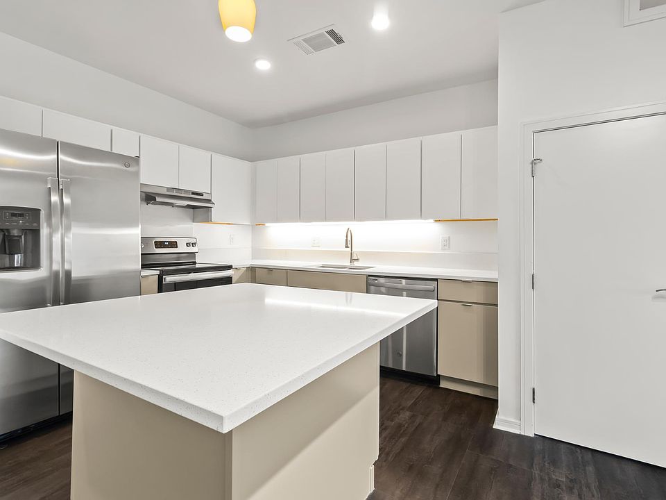 1st image of 1403 NE Beta Ln #306